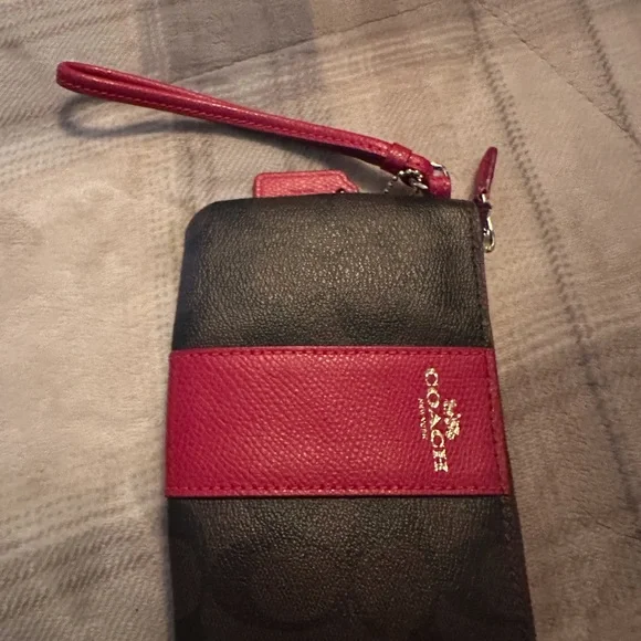 Coach sunglasses with case and wristlet. Never used - Picture 5 of 8